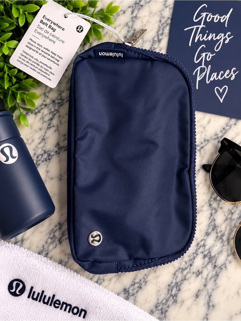 Lululemon Everywhere Belt Bag navy blue